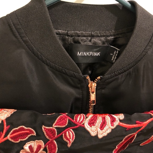 New! MINKPINK bomber floral embroidered bomber jacket - Picture 5 of 5